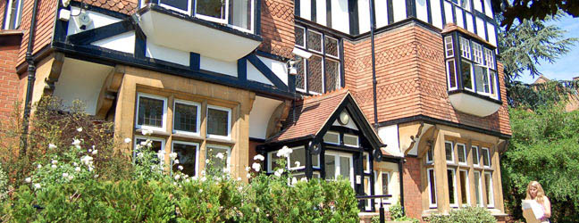 Summer school St Clare’s Oxford - Banbury Road Campus for junior (Oxford in England)
