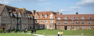 Language Travel in England for a high school student - Bradfield College - Reading