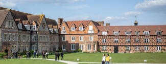 Language studies abroad in England - Bradfield College - Reading