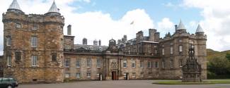 Language Schools programmes in Great Britain for a high school student Edinburgh