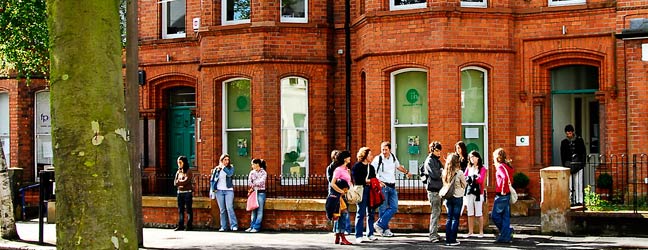 Language Schools programmes Belfast for a professional (Belfast in Northern Ireland)